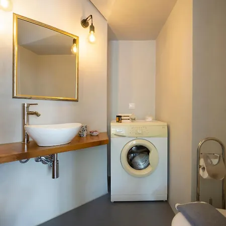 Superior Near דירה